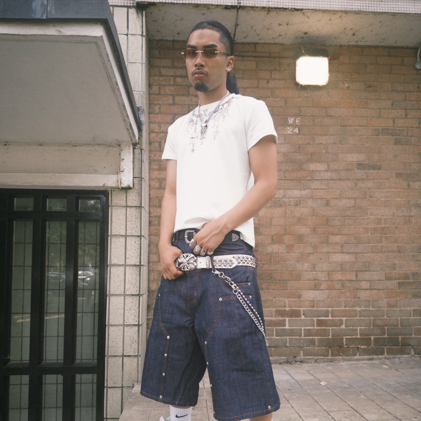 PRINTED CHAIN TEE