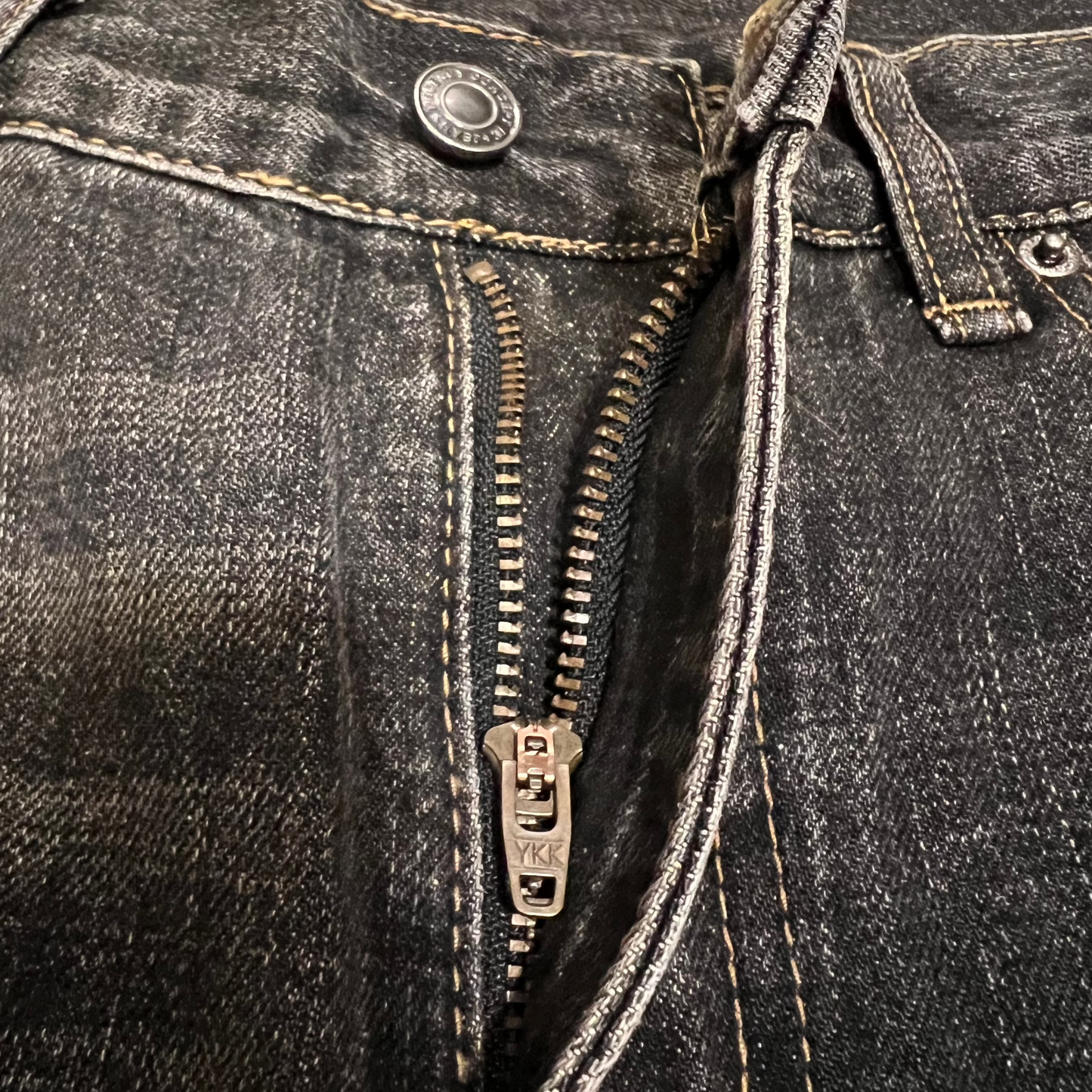 WASHED FLARED RAW-EDGE JEANS
