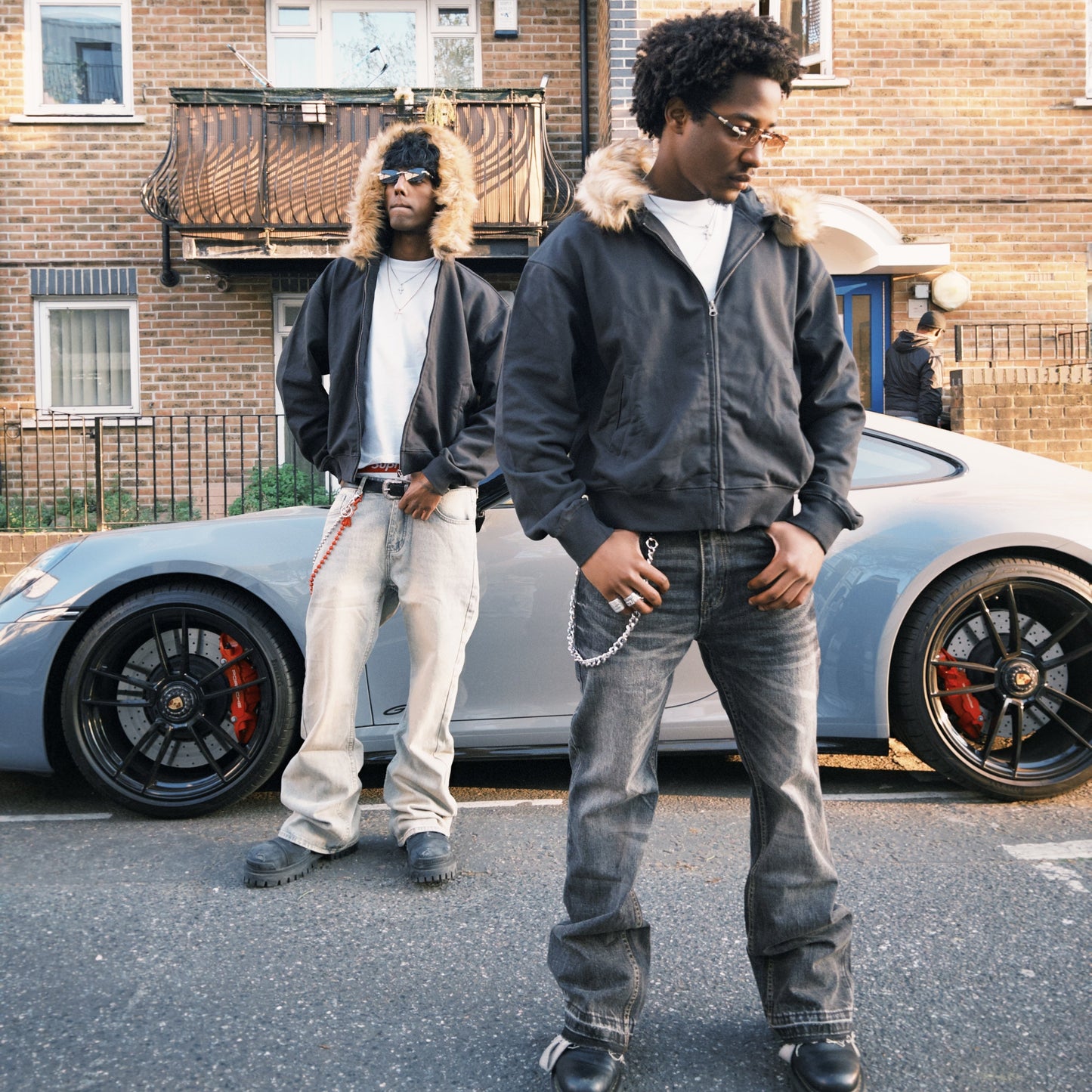 WASHED FLARED RAW-EDGE JEANS